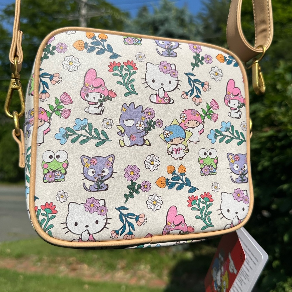 Sanrio x Loungefly Hello Kitty and Friends Crossbody Bag NWT - Picture 6 of 7